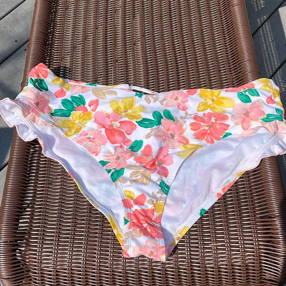 Time and Tru Floral Ruffle Side Bikini Bottom 1x (16w-18w)